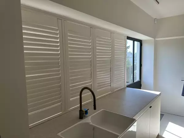 witte-shutters-keuken-nieuwpoort-1 -  - Witte shutters in de keuken — Nieuwpoort