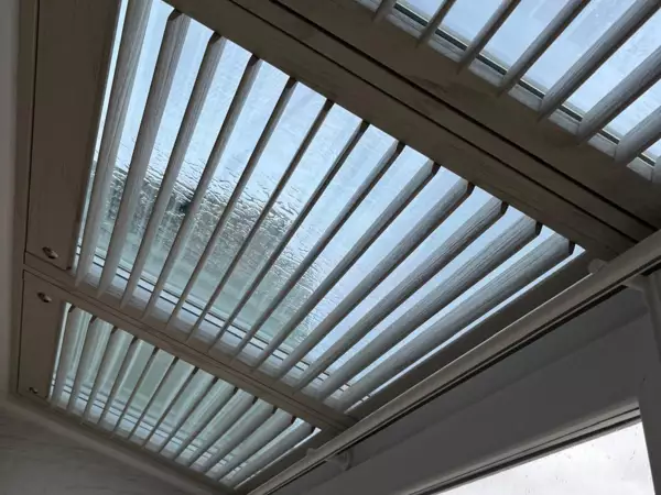 shutters-lichtkoepel-veranda-de-panne-1 -  - Shutters op een lichtkoepel van de veranda — De Panne